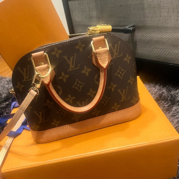 Louis Vuitton Alma BB - Picture 1 of 10